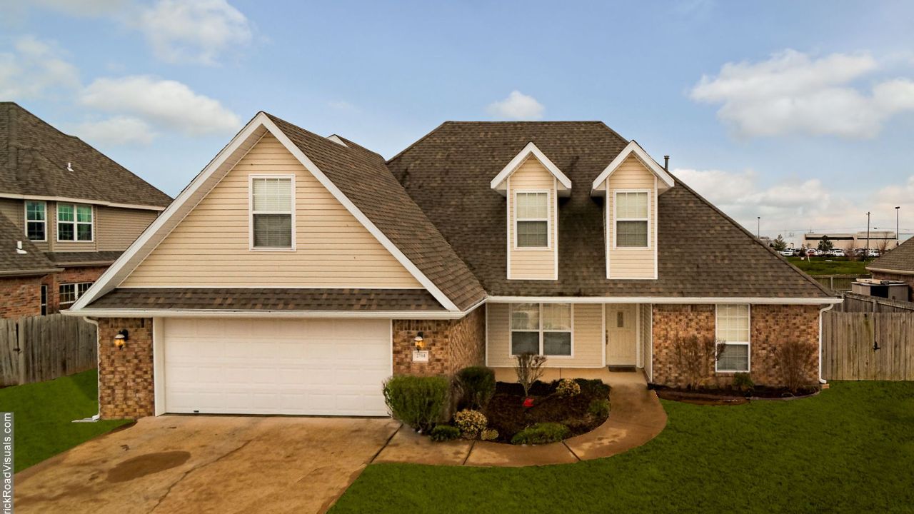 2704 SE 7th, Bentonville, AR, 72712 Scene 1