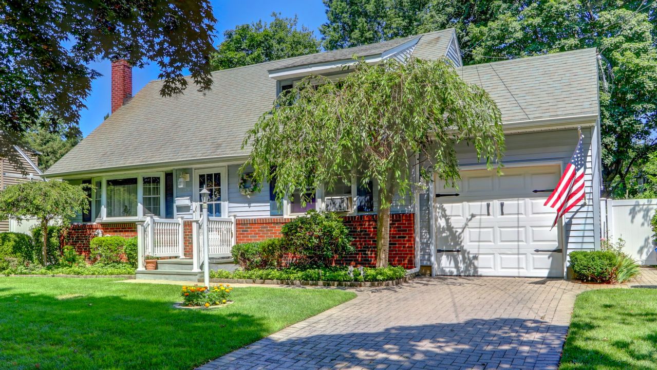 175 Liberty Ave, North Babylon, NY, 11703 Scene 2