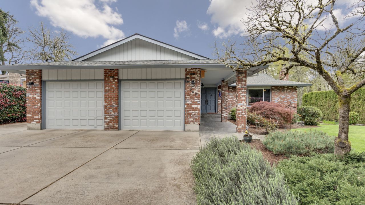 740 NE 34th Pl, Canby, OR, 97013 Scene 1