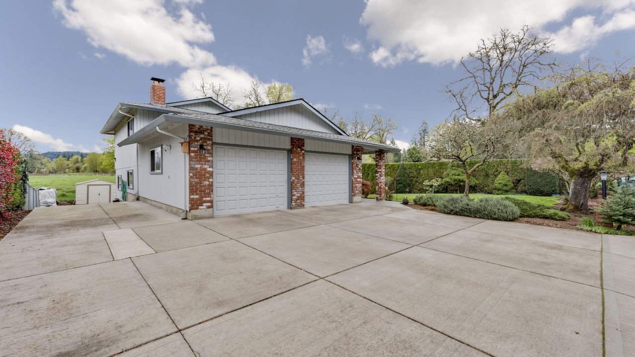 740 NE 34th Pl, Canby, OR, 97013 Scene 2