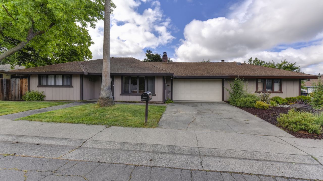 8046 Kingswood Dr., Citrus Heights, CA, 95610 Scene 1