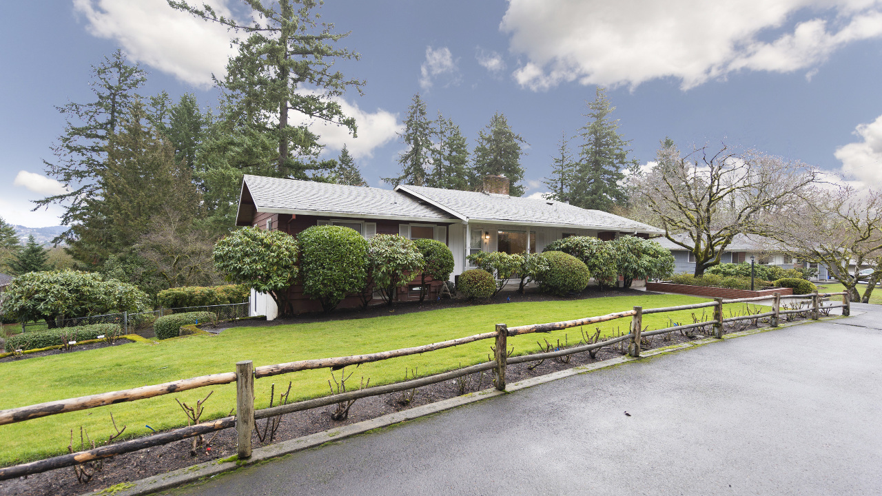 13530 SE Beech St, Portland, OR, 97222 Scene 1