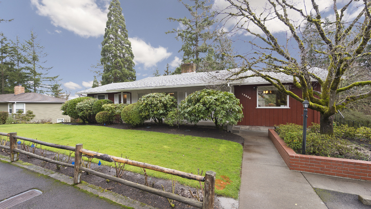 13530 SE Beech St, Portland, OR, 97222 Scene 3