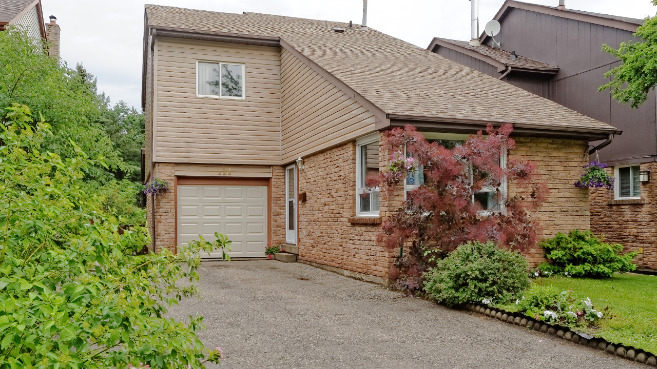 114 Royal Palm Drive, Brampton, ON, L6Z1P7 Scene 1