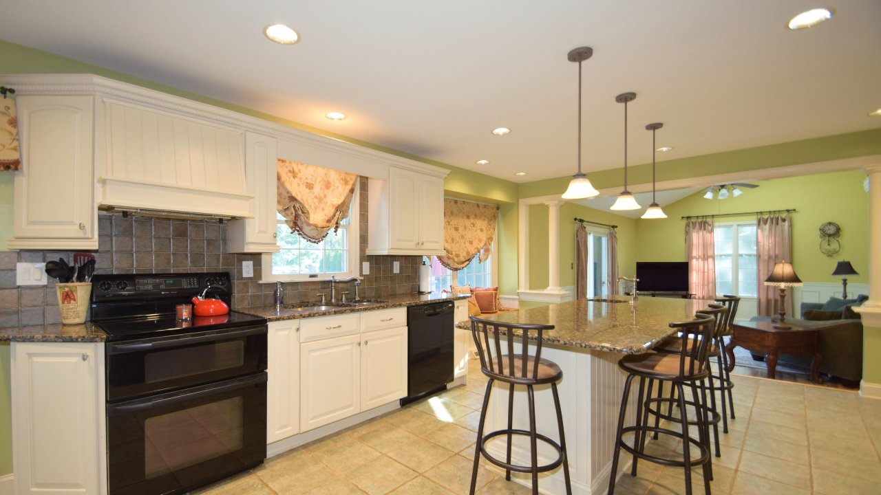 9 Roland Ave, Feasterville Trevose, PA, 19053 Scene 2