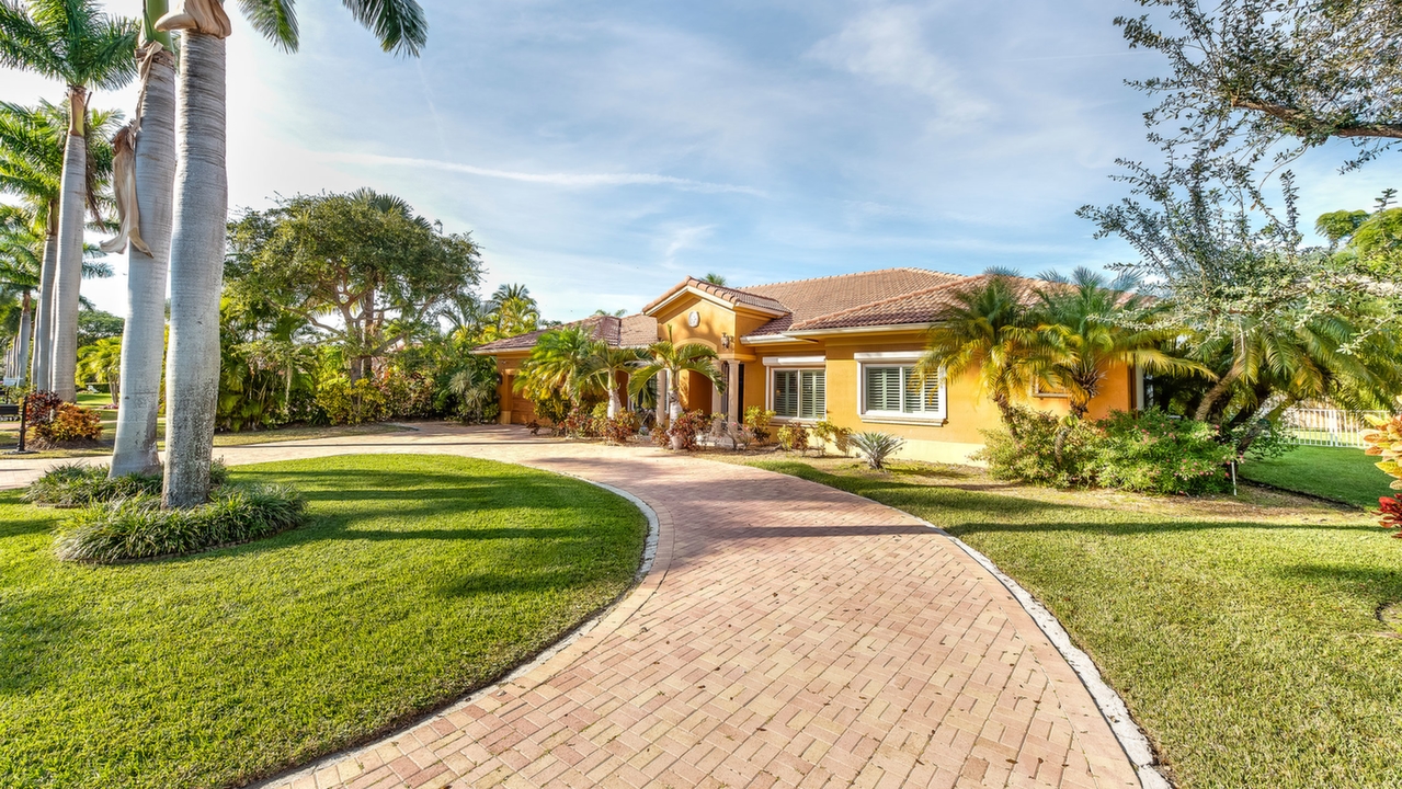 8217-SW-193rd-St-01