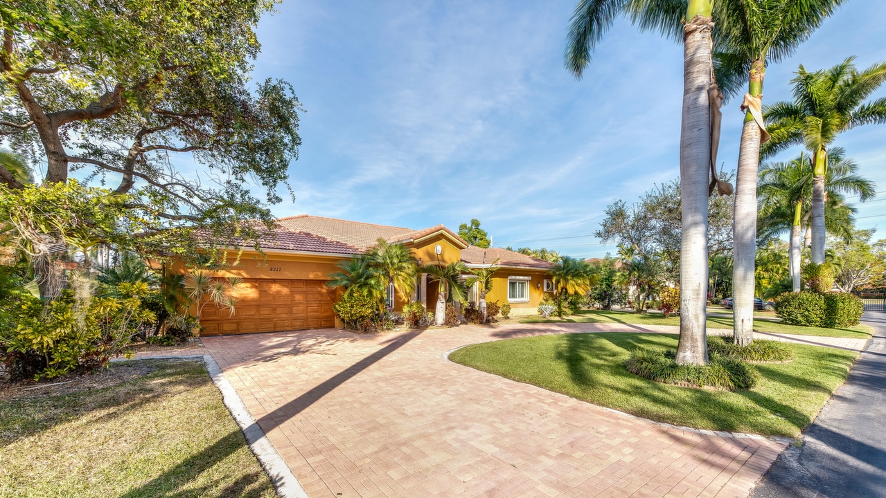8217-SW-193rd-St-03