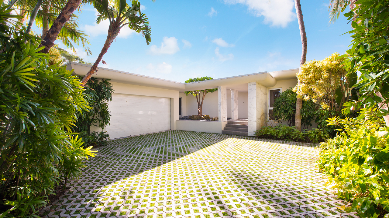 7936-Biscayne-Pt-Cir-01