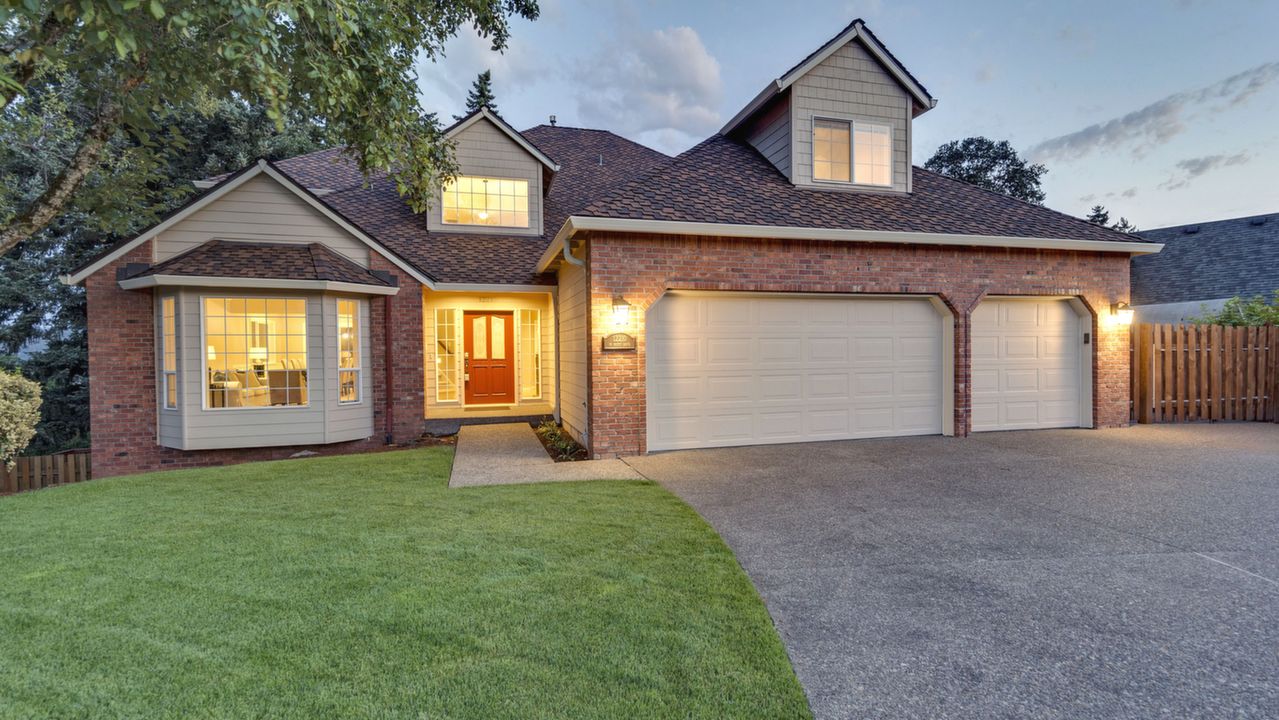 12210 SE Bluff Drive, Clackamas, OR, 97015 Scene 2