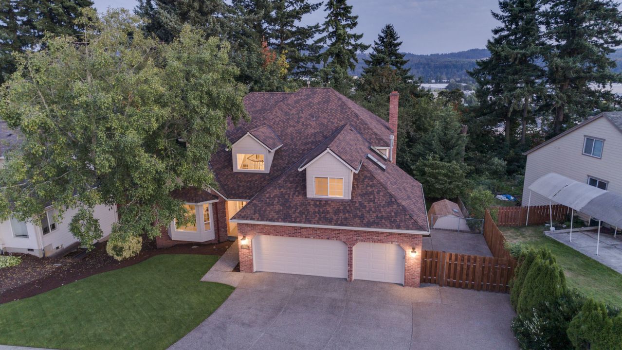 12210 SE Bluff Drive, Clackamas, OR, 97015 Scene 1