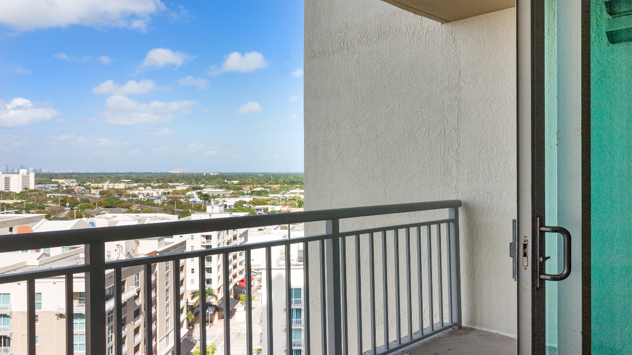 9055-SW-73rd-Ct-#1105-04