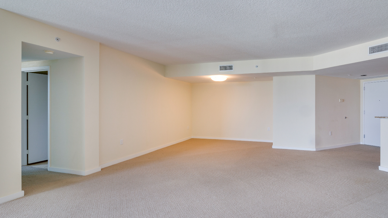 9055-SW-73rd-Ct-#1105-03