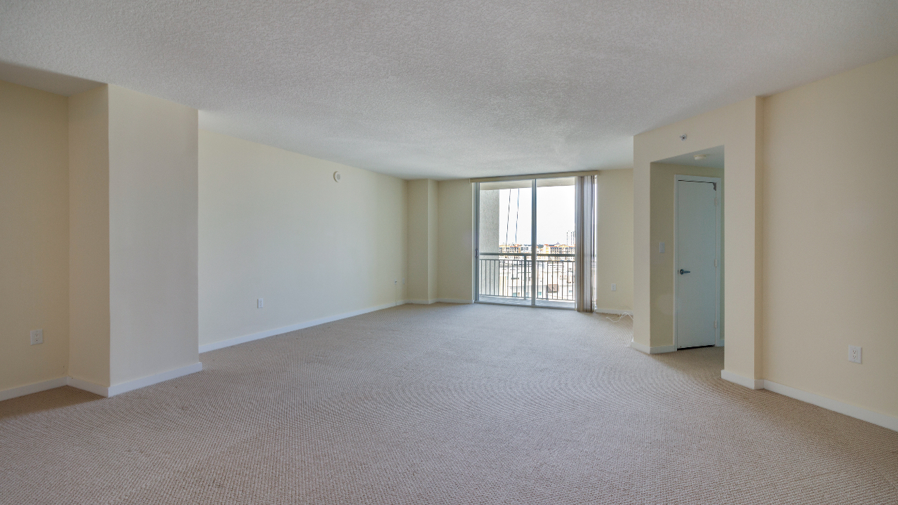 9055-SW-73rd-Ct-#1105-01