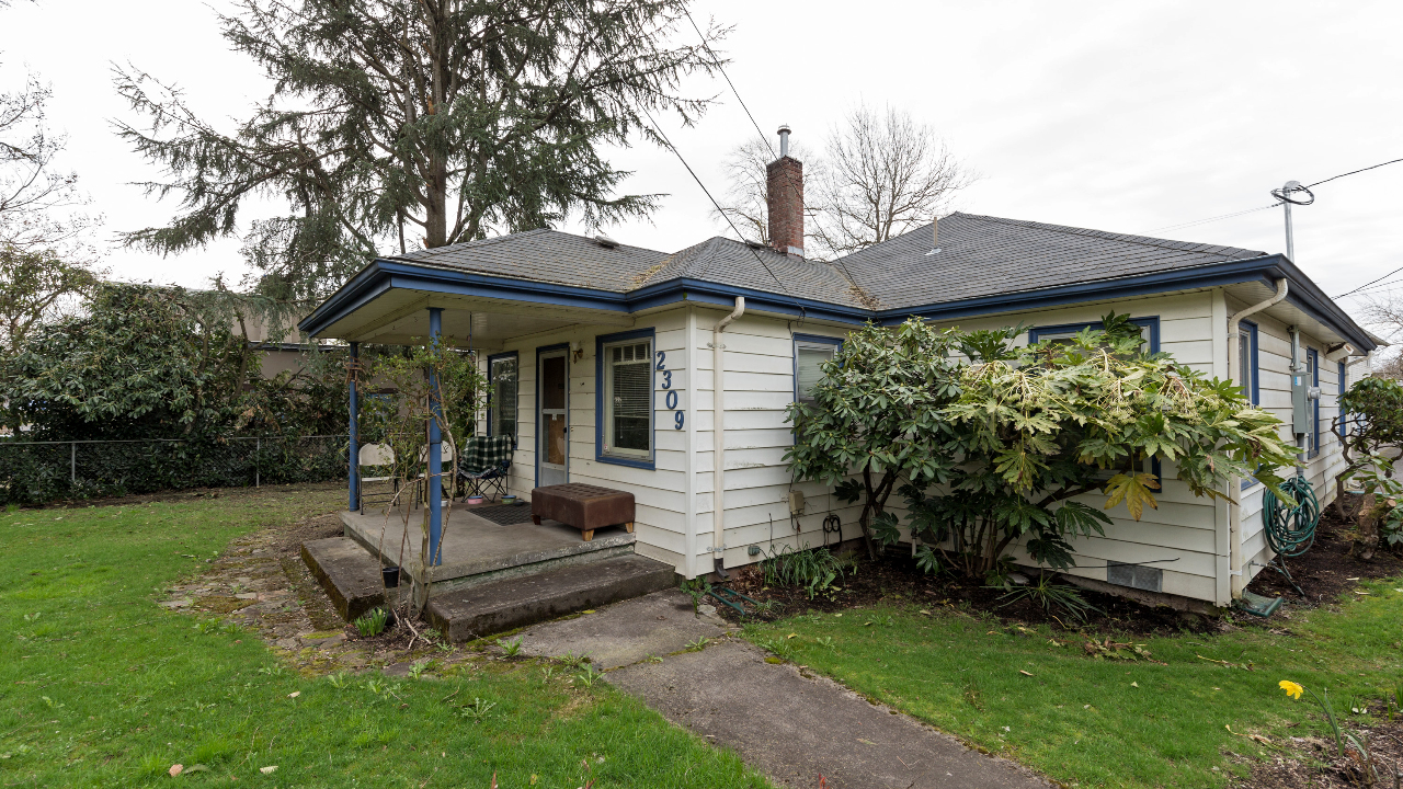 2309 SE 90th Ave, Portland, OR, 97216 Scene 2