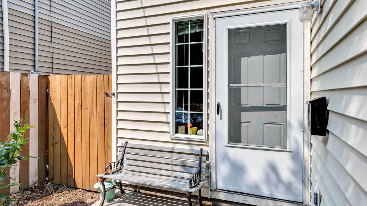 7211 N Mohawk Ave, Portland, OR, 97203 Scene 4