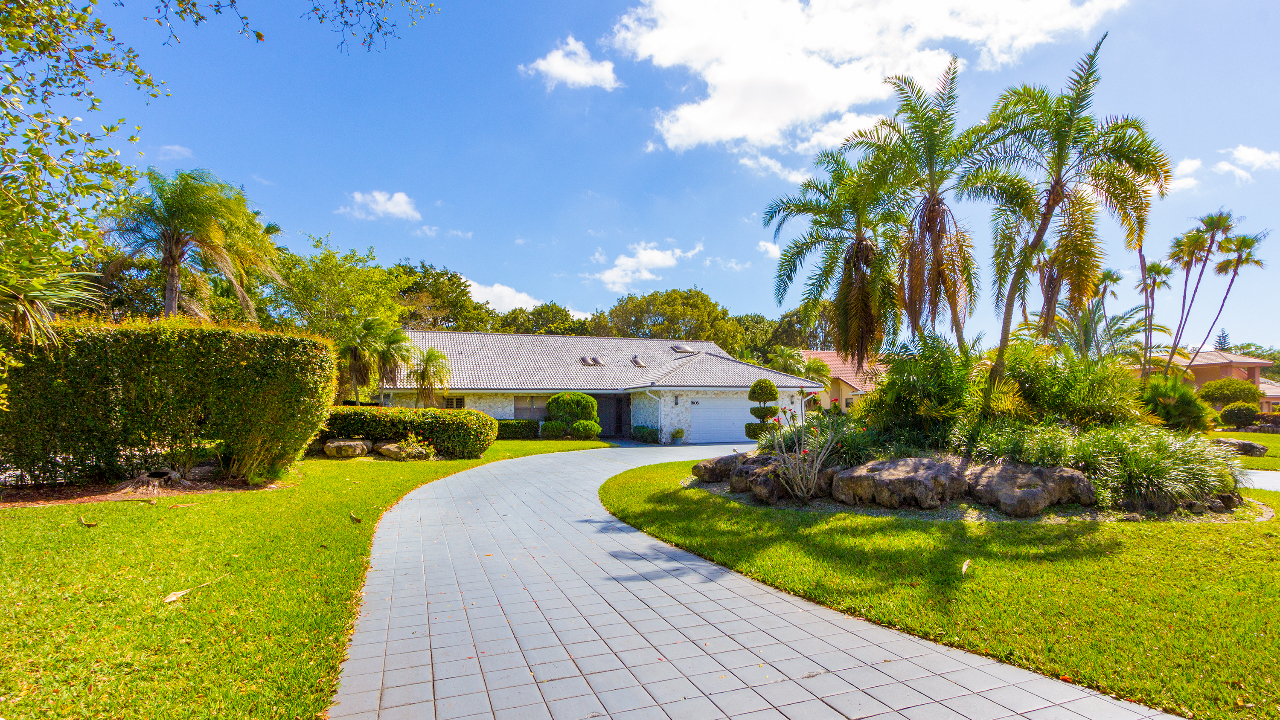 7608-Banyan-Way-01