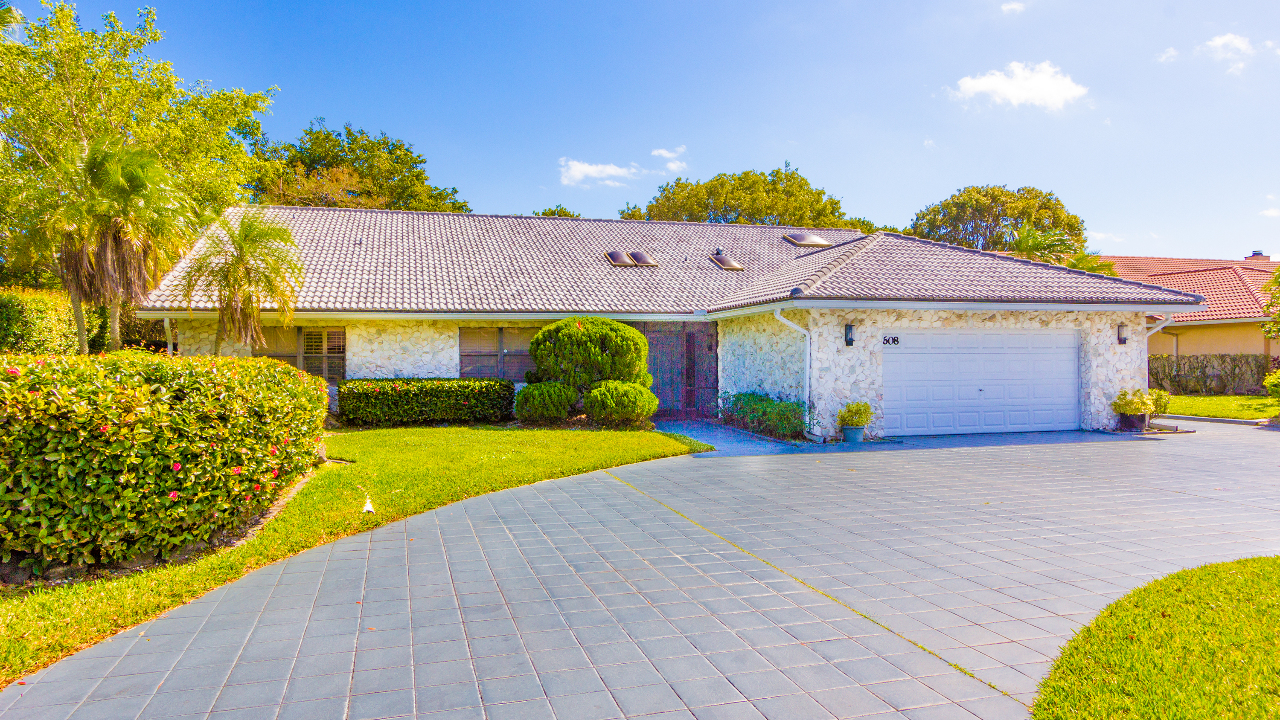7608-Banyan-Way-02