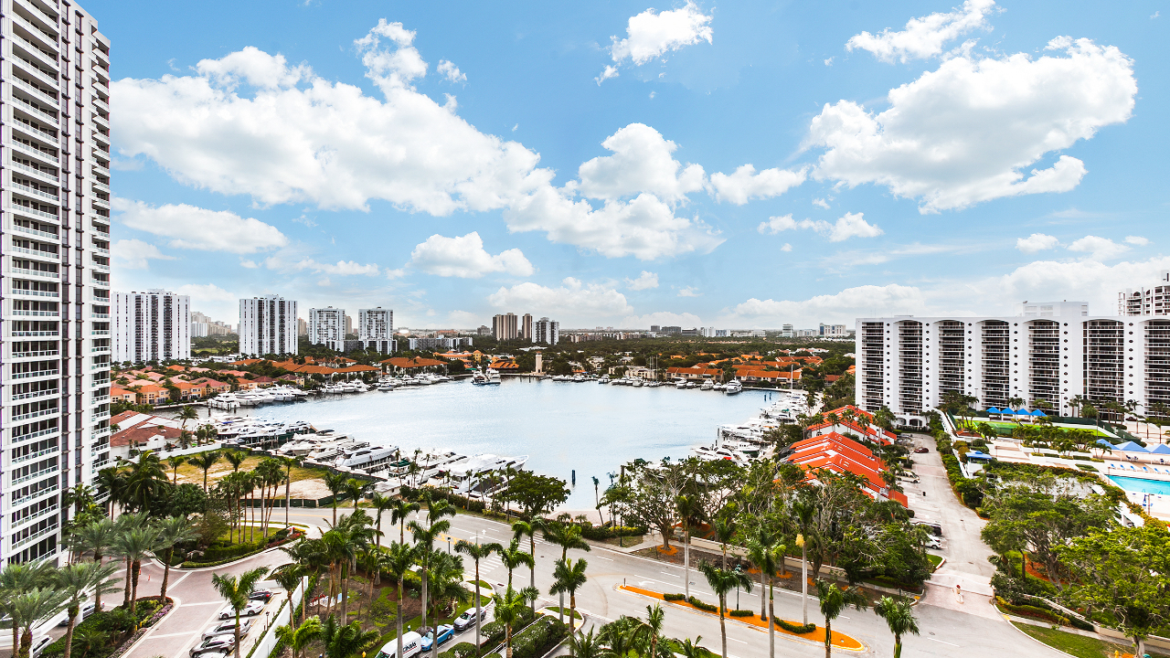 N-Tower-At-The-Point-#1504-05