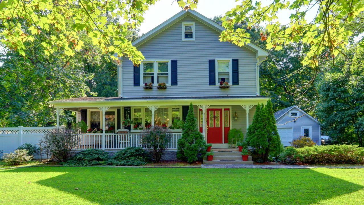 8 Midwood Ave, Nesconset, NY, 11767 Scene 1