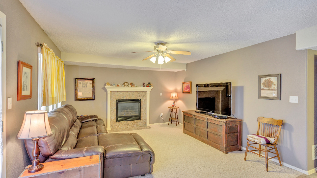 4332 John B Oblinger, El Paso, TX, 79934 Scene 4