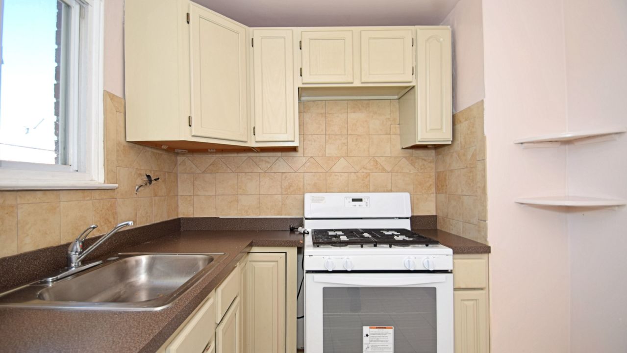 9427 Lansford St, Philadelphia, PA, 19114 Scene 4