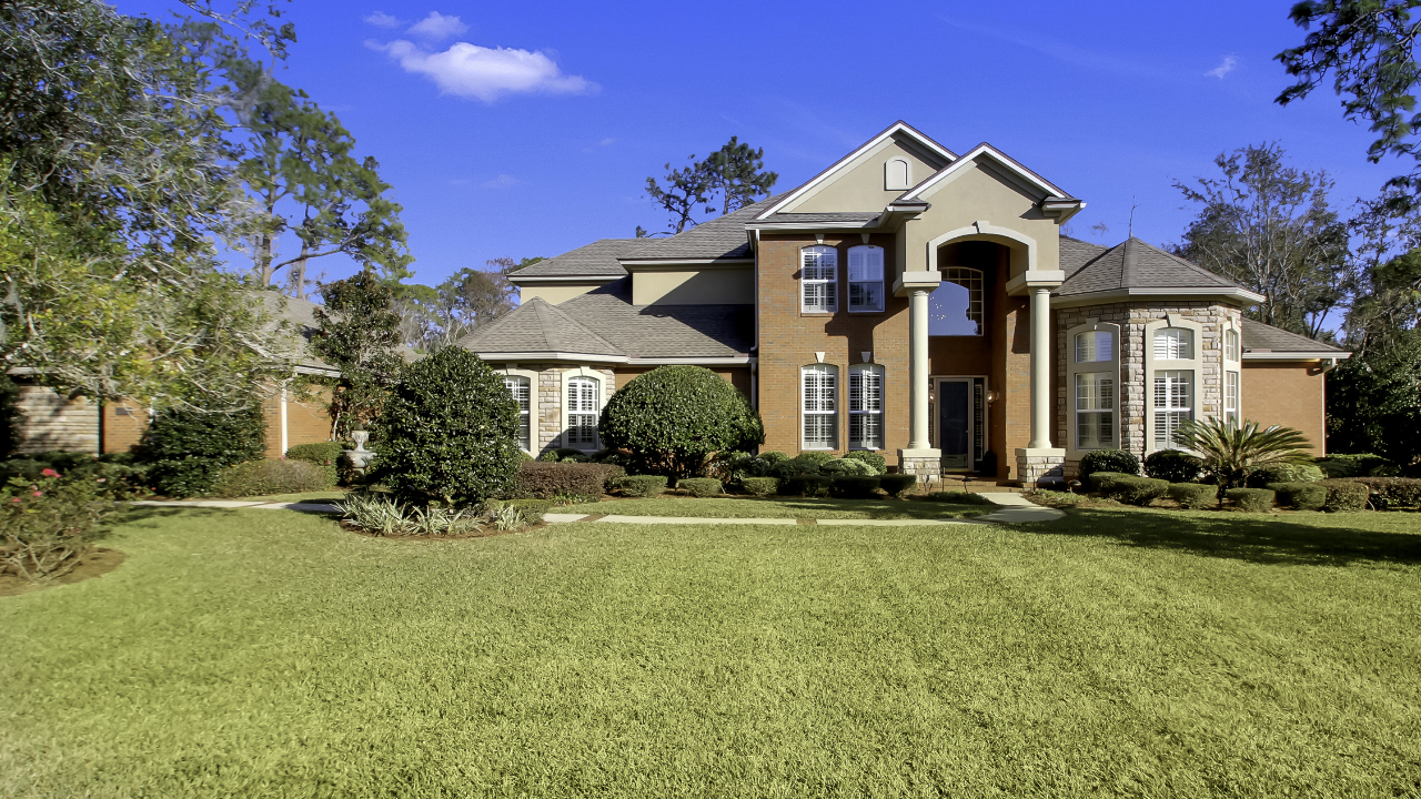 Welcome to 7623 Hollyridge Road!