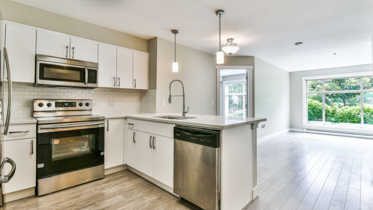 101-13555 Gateway Dr, Surrey, BC, V3T 0B5 Scene 3