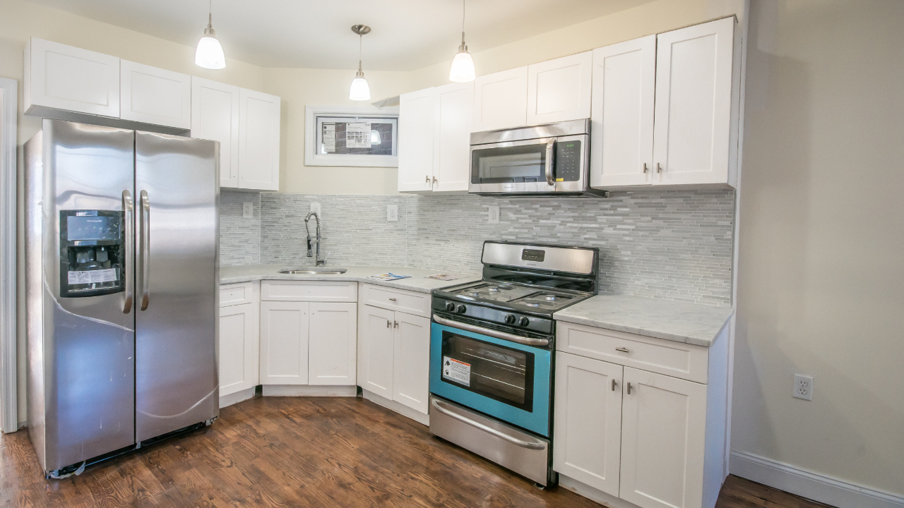 637 E 233rd St, Bronx, NY, 10466 Scene 4