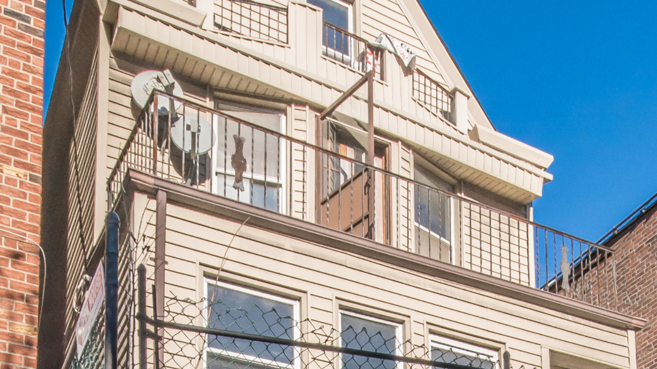 637 E 233rd St, Bronx, NY, 10466 Scene 2