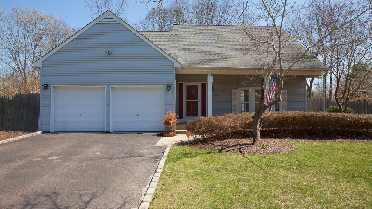 25 Sequoia Drive, Coram, NY, 11727 Scene 1