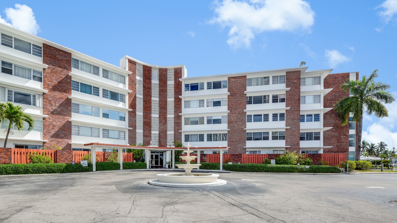 Shores-Condo-#304-01