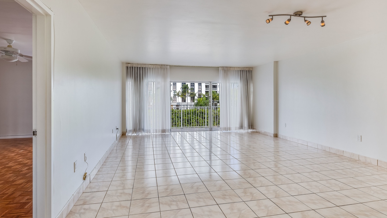 Shores-Condo-#304-02