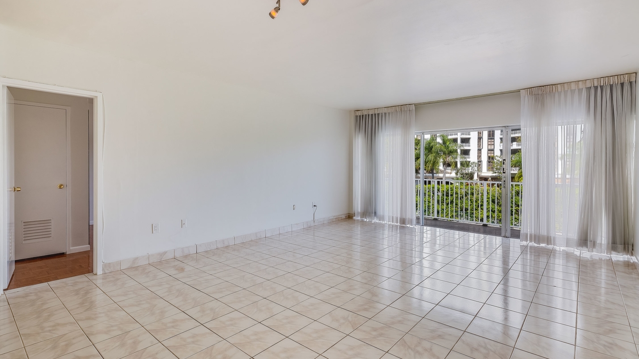 Shores-Condo-#304-03