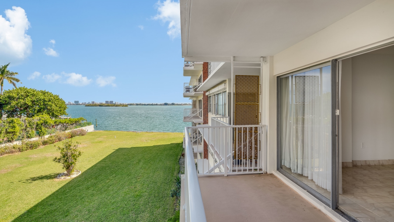 Shores-Condo-#304-04