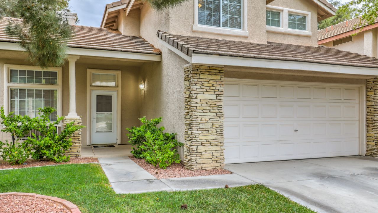 Exterior Front Entry