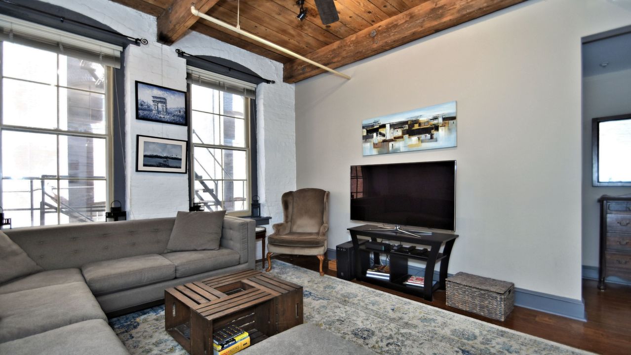 214-18 New S #D, Philadelphia, PA, 19106 Scene 3