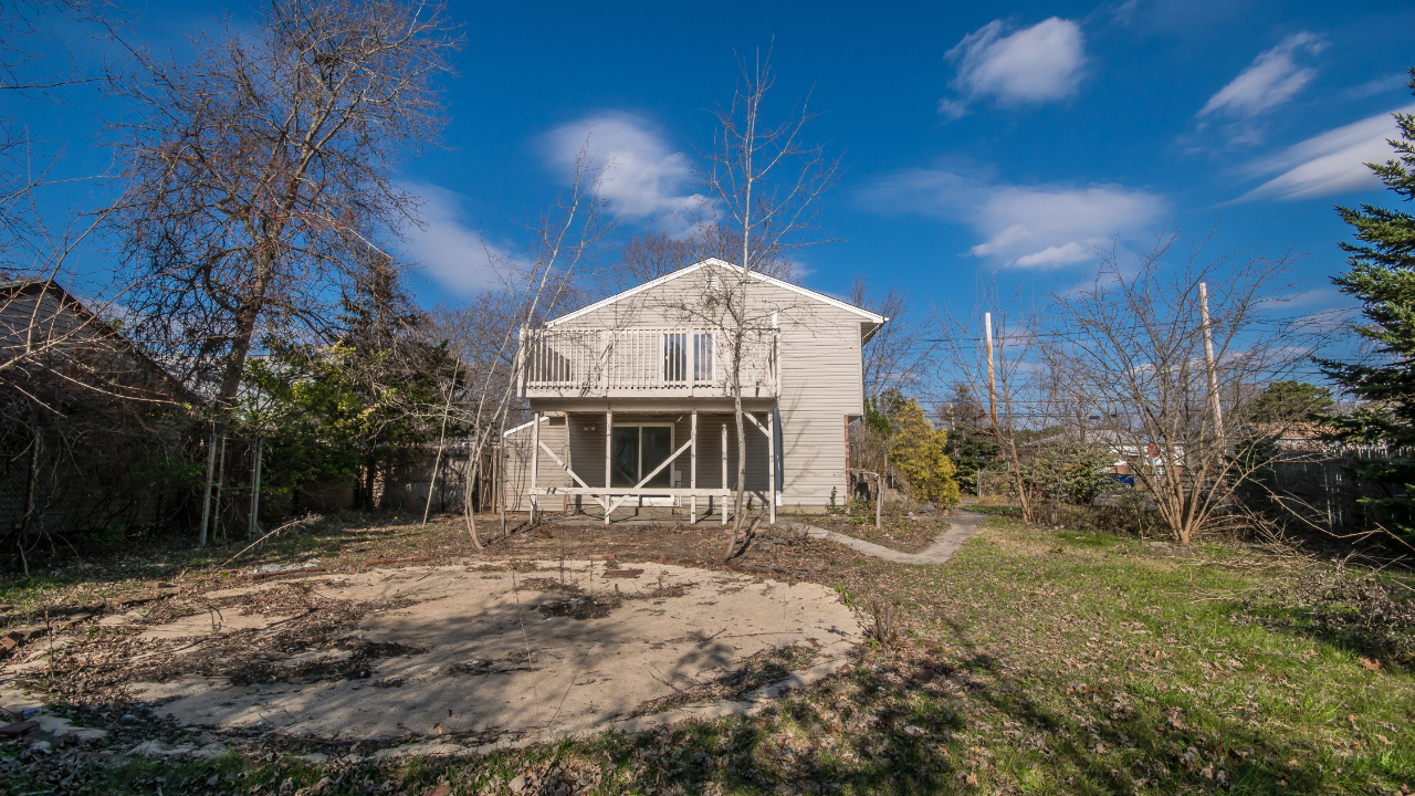 990 Martinstein Ave, Bay Shore, NY, 11706 Scene 4