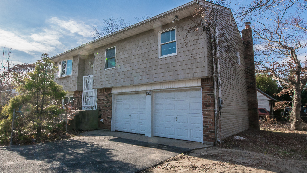 990 Martinstein Ave, Bay Shore, NY, 11706 Scene 3