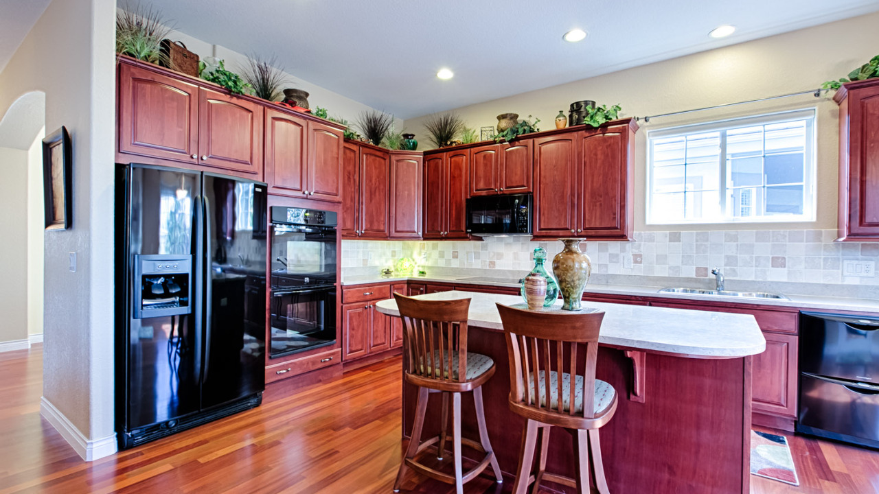 Kitchen with Large Island