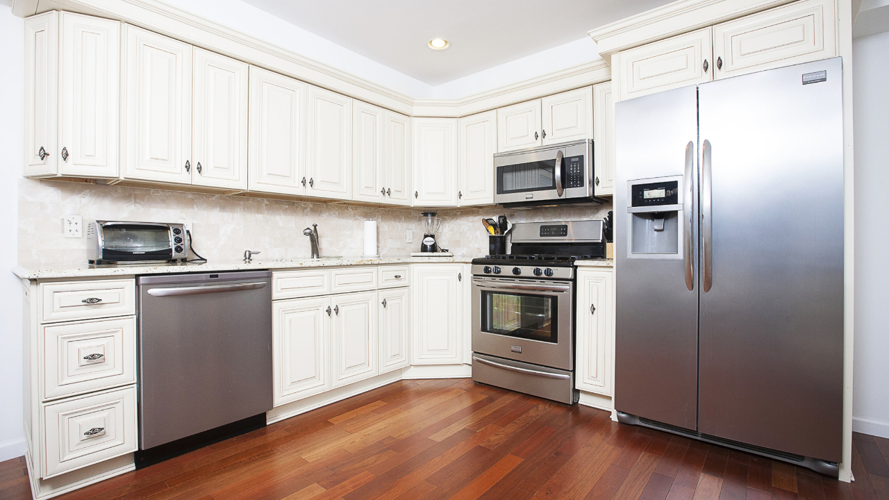 28 Florence Avenue, Freeport, NY, 11520 Scene 4