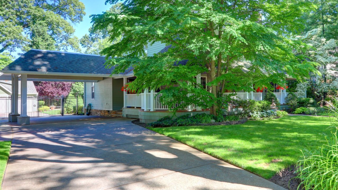 Front of House-Carport