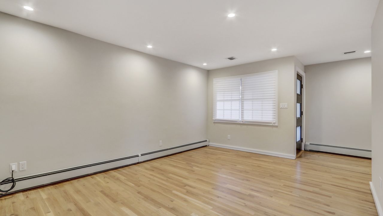 23 Cedarwood Ln, Commack, NY, 11725 Scene 4