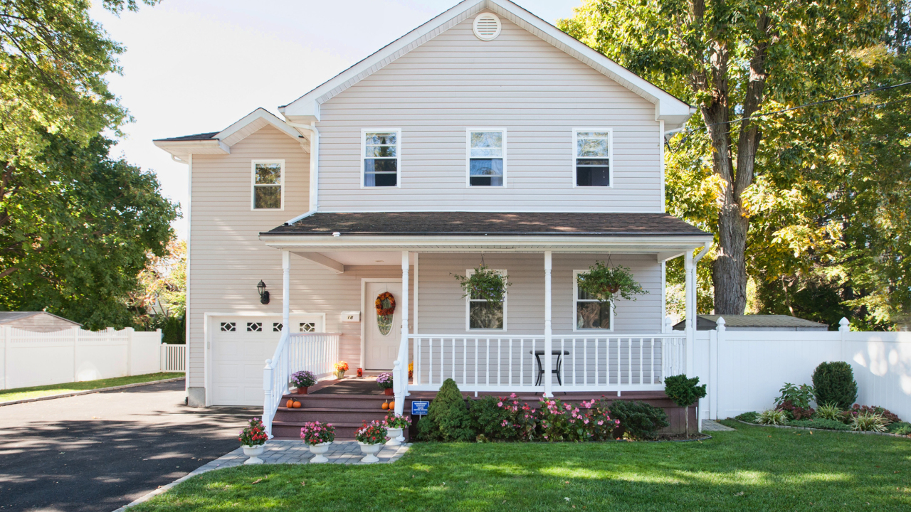 18 Leonard Street, Glen Cove, NY, 11542 Scene 1