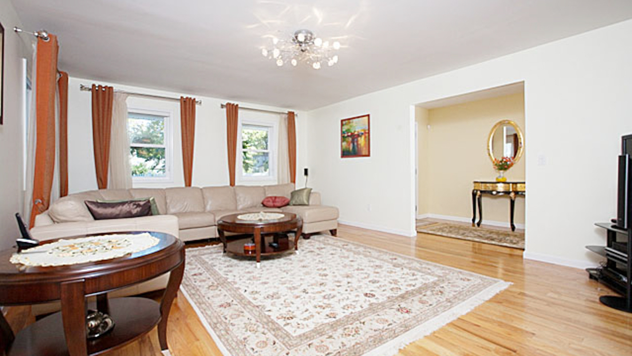 18 Leonard Street, Glen Cove, NY, 11542 Scene 2