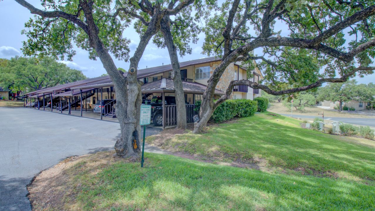 1202 Hi Stirrup #401, Horseshoe Bay, TX, 78657 Scene 2