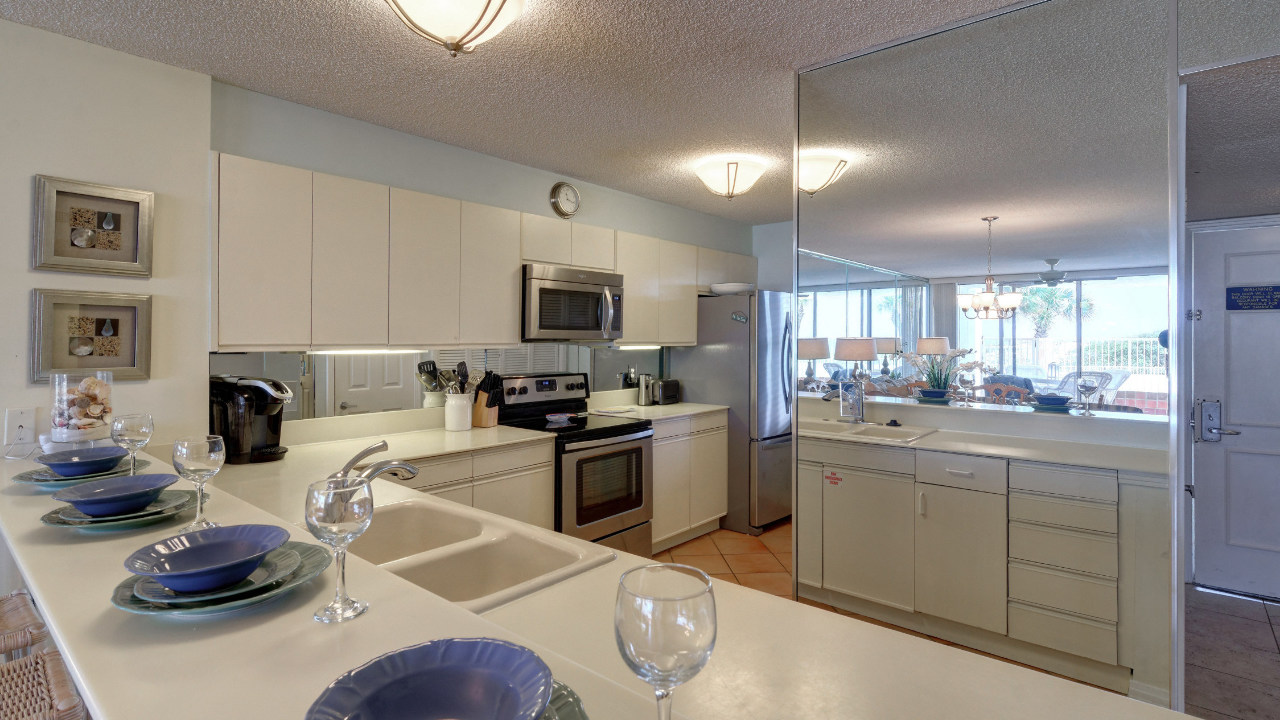 Kitchen breakfast bar