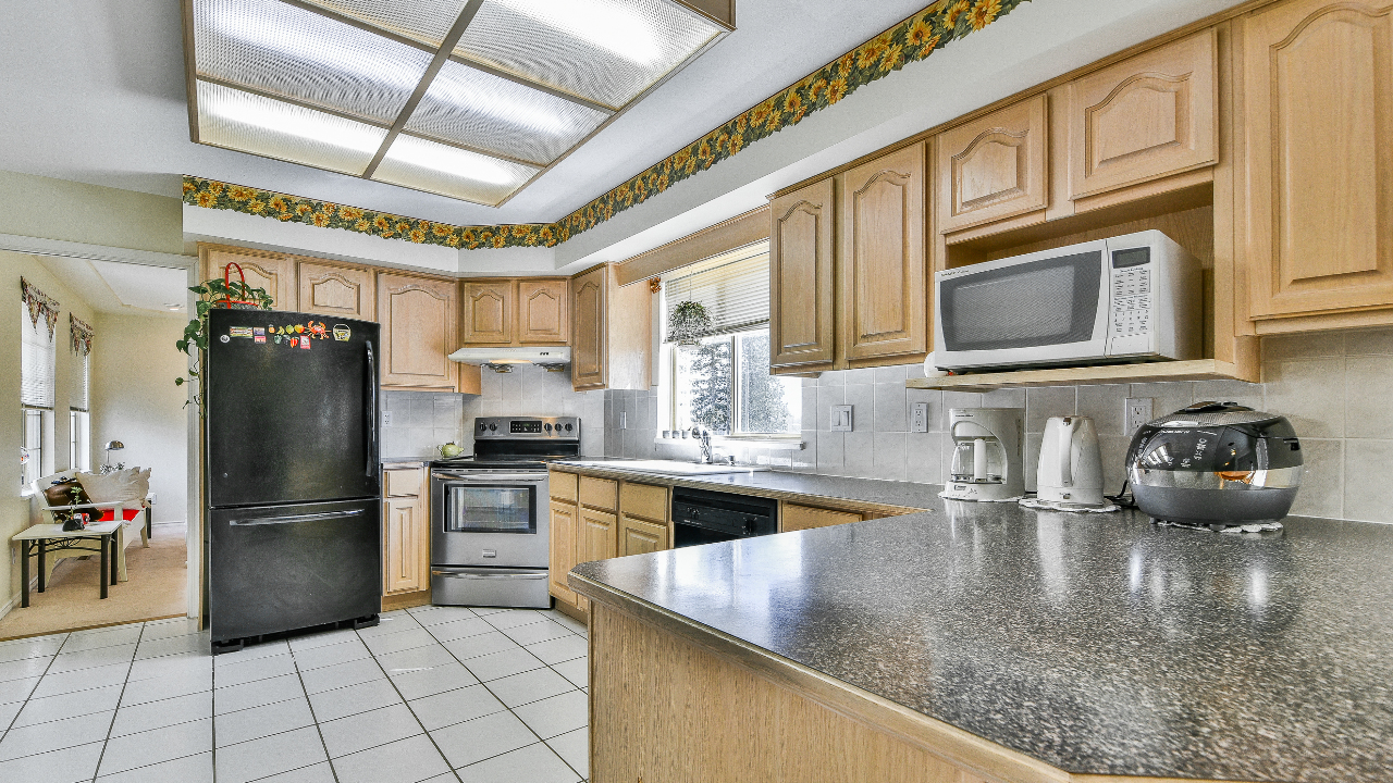 16356 95A Ave, Surrey, BC, V4N 2B9 Scene 4