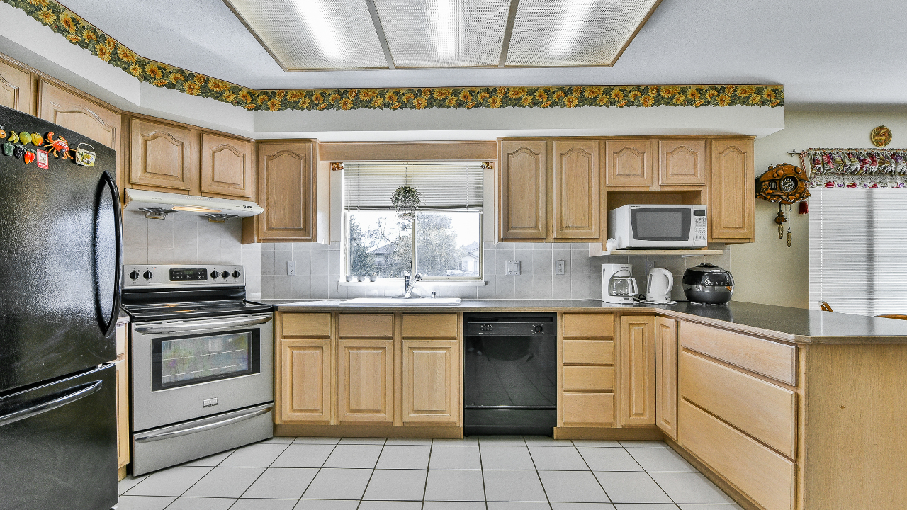 16356 95A Ave, Surrey, BC, V4N 2B9 Scene 3