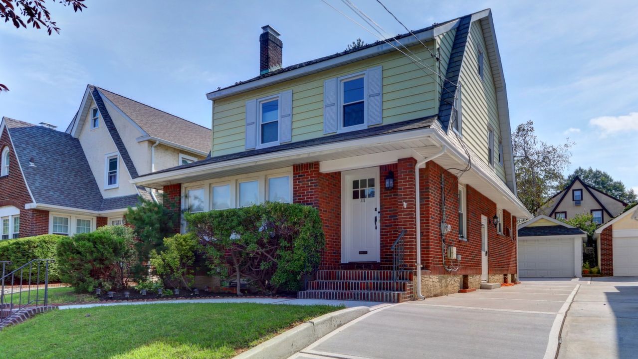 311 Plainfield Ave, Floral Park, NY, 11001 Scene 2