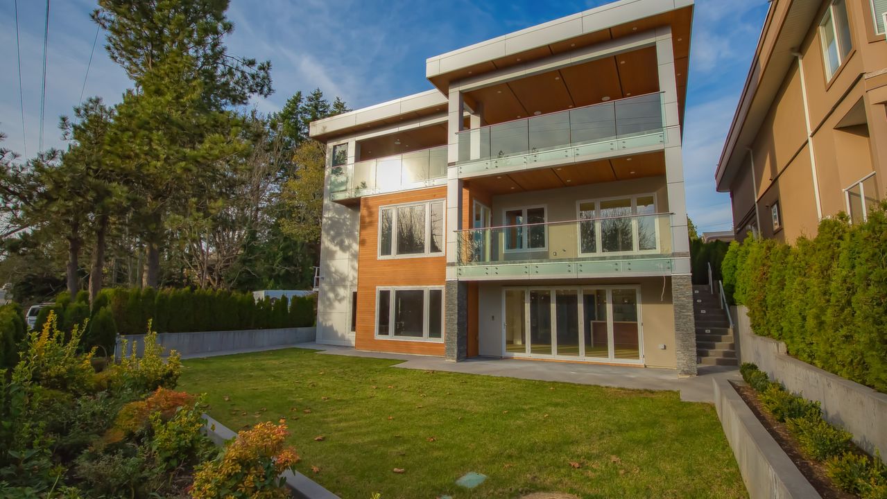 14093 Marine Dr, White Rock, BC, V4B 1A6 Scene 3